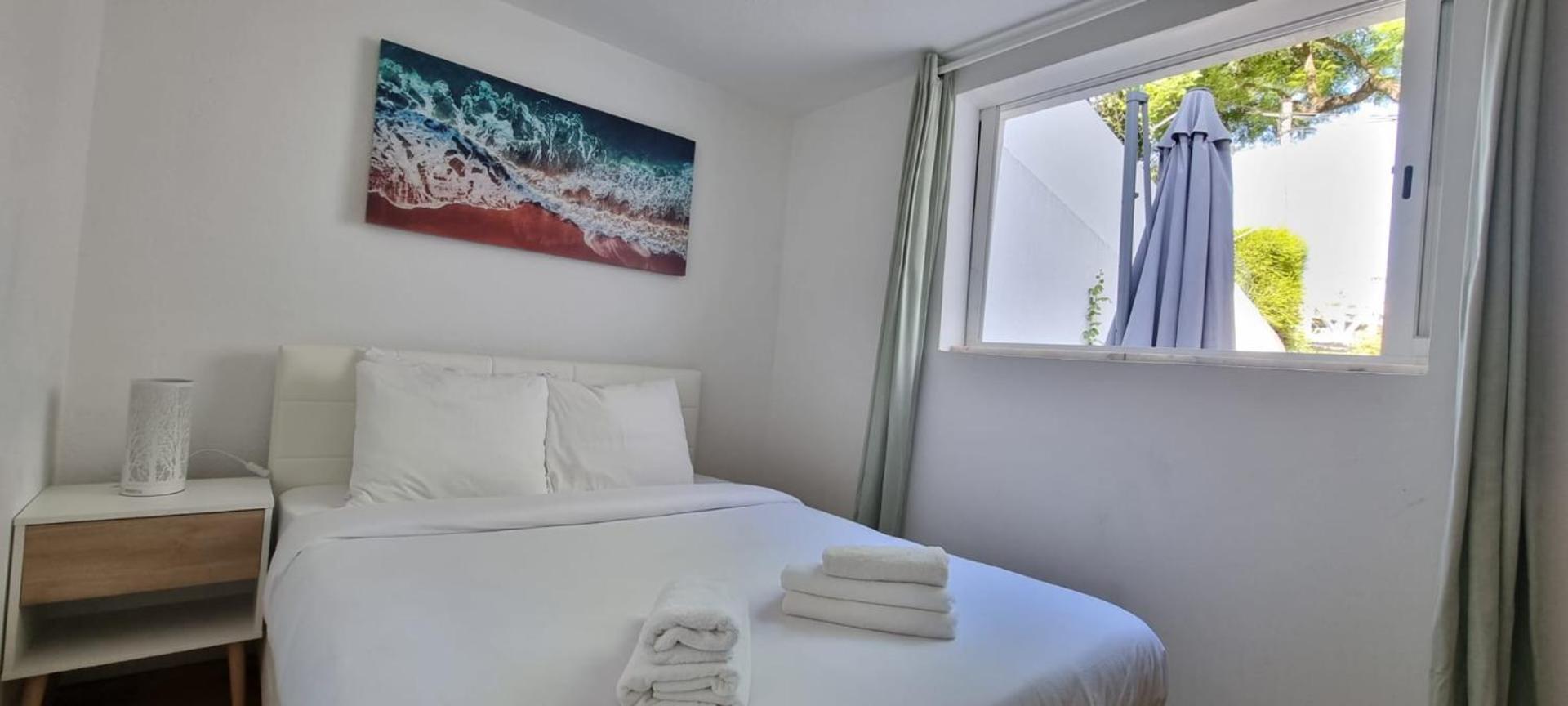 Relax And Explore And Bed and breakfast
